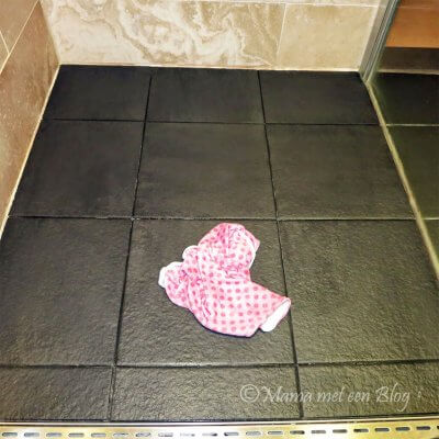 Tip: Donkere badkamertegels met witte aanslag reinigen mamameteenblog.nl